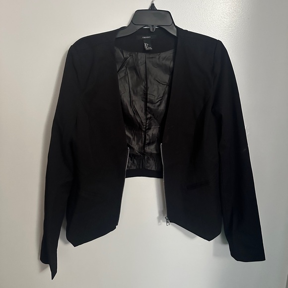 Cropped Blazer - Picture 1 of 3
